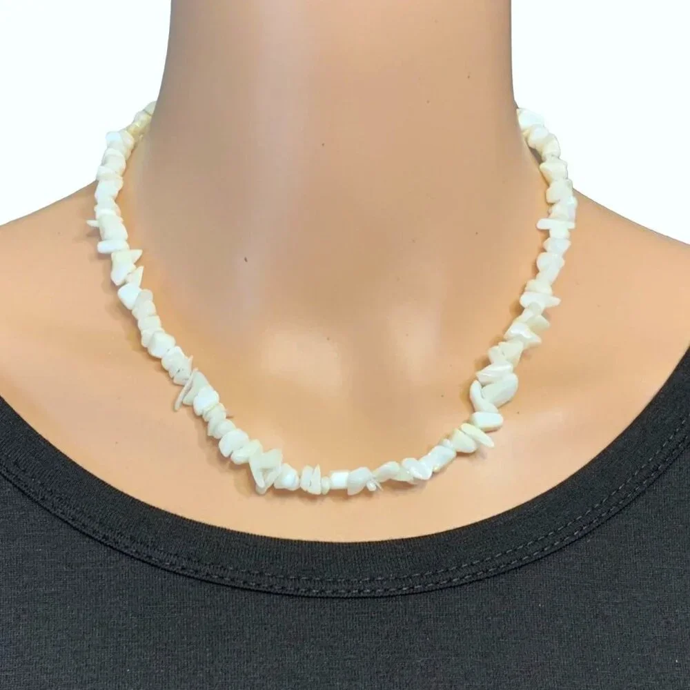 White Shell & Silver 925 Closure Necklace